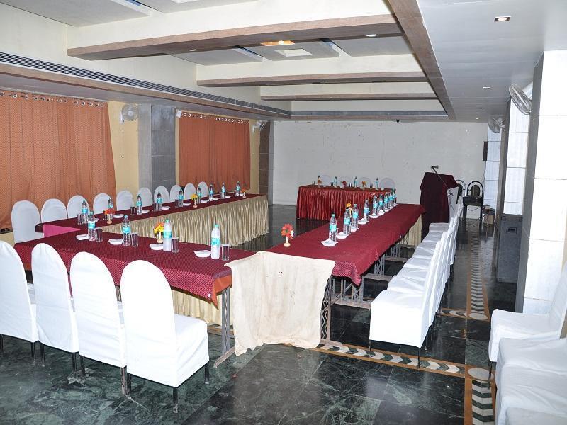 Leo Resorts Junagadh Ngoại thất bức ảnh