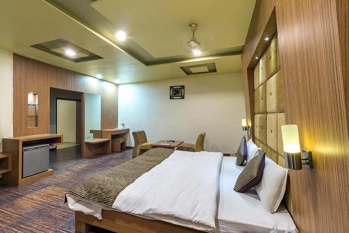 Leo Resorts Junagadh Ngoại thất bức ảnh