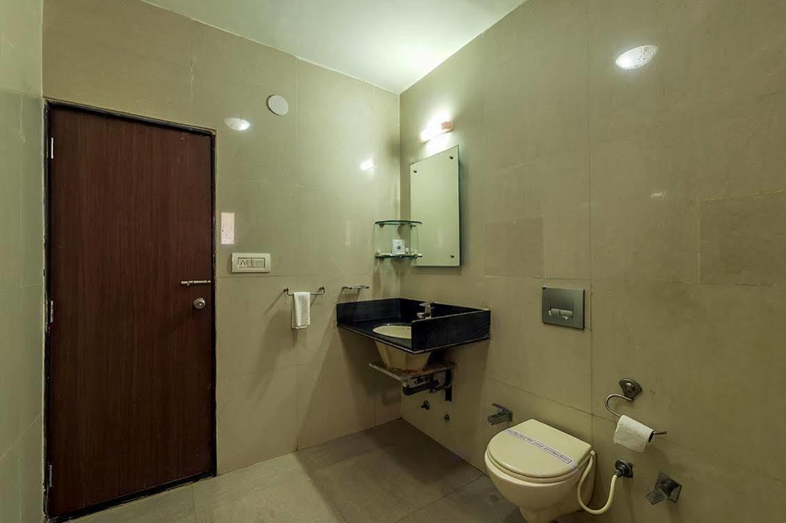 Leo Resorts Junagadh Ngoại thất bức ảnh